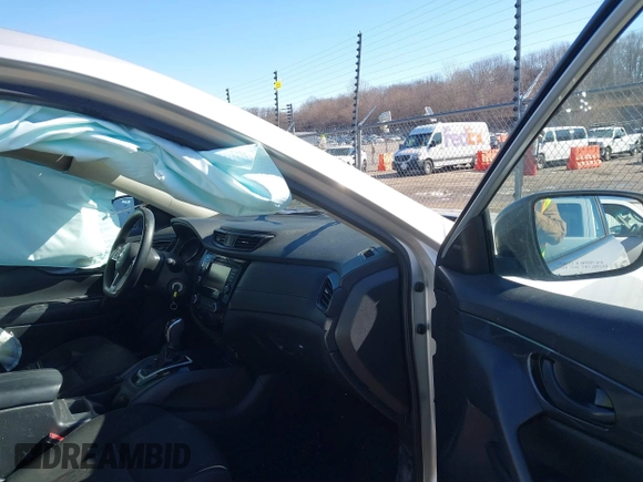 2019 Nissan Rogue SV with VIN KNMAT2MV9KP528451, listed as a IAAI auction lot 41680976 with 117,235 mi miles. Bid and sale history available at carsss.com. Image 5.