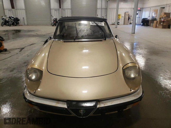 1986 Alfa Romeo Spider Veloce z VIN ZARBA541XG1037976, wystawiony jako Copart lot #50330035 z przebiegiem 47 885 mil mil oraz Szkoda całkowita • Salvage title. Historia ofert i sprzedaży dostępna na DreamBid. Obrazek 5.