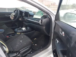 2021 Kia Forte LXS z VIN 3KPF24AD5ME270044, wystawiony jako IAAI lot #41405638 z przebiegiem 82 963 mil mil oraz . Historia ofert i sprzedaży dostępna na DreamBid. Obrazek 5.