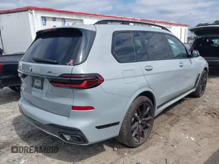 2024 BMW X7 xDrive40i z VIN 5UX23EM07R9T99861, wystawiony jako IAAI lot #40400730 z przebiegiem 9 916 mil mil oraz . Historia ofert i sprzedaży dostępna na DreamBid. Obrazek 4.