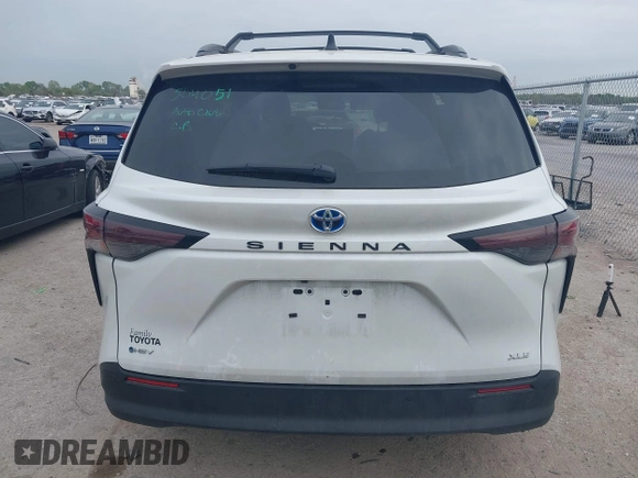 2025 Toyota Sienna XLE with VIN 5TDYRKECXSS230300, listed as a IAAI auction lot 41898171 with 4,008 mi miles. Bid and sale history available at carsss.com. Image 17.