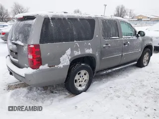 2008 Chevrolet Suburban Commercial with VIN 1GNFK16398J226725, listed as a IAAI auction lot 41268141 with 1 mi miles. Bid and sale history available at carsss.com. Image 4.