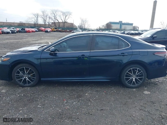 2021 Toyota Camry SE Nightshade with VIN 4T1G11AK3MU567671, listed as a IAAI auction lot 41733278 with 38,749 mi miles. Bid and sale history available at carsss.com. Image 14.