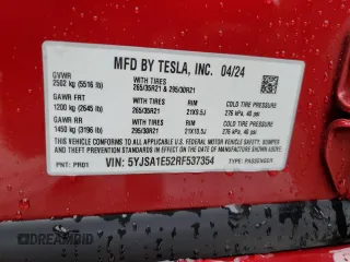 2024 Tesla Model S z VIN 5YJSA1E52RF537354, wystawiony jako Copart lot #43077365 z przebiegiem 8 934 mil mil oraz Szkoda całkowita • Salvage title. Historia ofert i sprzedaży dostępna na DreamBid. Obrazek 12.