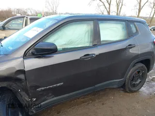 2017 Jeep Compass Sport z VIN 3C4NJDAB8HT667519, wystawiony jako IAAI lot #41488704 z przebiegiem 111 242 mil mil oraz . Historia ofert i sprzedaży dostępna na DreamBid. Obrazek 14.