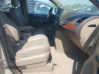 2014 Chrysler Town & Country Touring with VIN 2C4RC1BG7ER277126, listed as a IAAI auction lot 42072934 with 81,307 mi miles and . Bid and sale history available at DreamBid. Image 5.