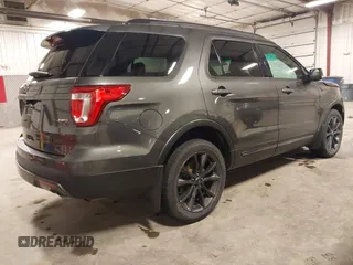 2017 Ford Explorer XLT with VIN 1FM5K8D86HGA22842, listed as a IAAI auction lot 41979924 with 103,486 mi miles and . Bid and sale history available at carsss.com. Image 4.