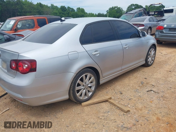 2010 Volkswagen Jetta Wolfsburg Edition z VIN 3VWRJ7AJ1AM024548, wystawiony jako IAAI lot #42281115 z przebiegiem 163 666 mil mil oraz . Historia ofert i sprzedaży dostępna na DreamBid. Obrazek 4.