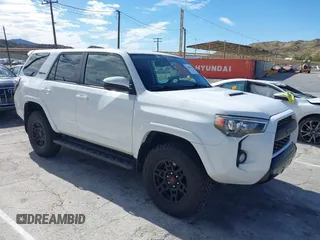 2018 Toyota 4Runner SR5 with VIN JTEBU5JRXJ5484802, listed as a IAAI auction lot 41609448 with 71,085 mi miles. Bid and sale history available at carsss.com. Image 1.