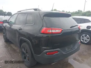 2018 Jeep Cherokee Latitude z VIN 1C4PJMCX2JD549818, wystawiony jako IAAI lot #42633416 z przebiegiem 74 290 mil mil oraz . Historia ofert i sprzedaży dostępna na DreamBid. Obrazek 3.