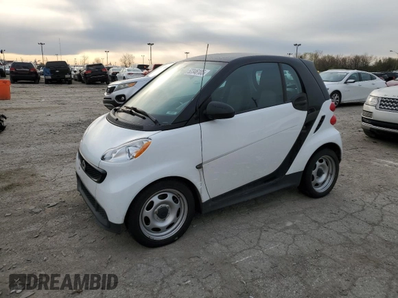 2014 Smart fortwo Pure z VIN WMEEJ3BA0EK757231, wystawiony jako Copart lot #52346105 z przebiegiem 142 976 mil mil oraz Czysty tytuł • Clean title. Historia ofert i sprzedaży dostępna na DreamBid. Obrazek 1.