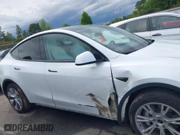 2022 Tesla Model Y Long Range z VIN 7SAYGDEE6NF419332, wystawiony jako IAAI lot #42020974 z przebiegiem 55 680 mil mil oraz . Historia ofert i sprzedaży dostępna na DreamBid. Obrazek 13.