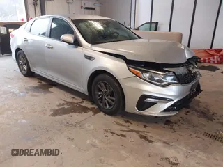 2019 Kia Optima LX z VIN 5XXGT4L38KG328593, wystawiony jako IAAI lot #40888282 z przebiegiem 69 482 mil mil oraz . Historia ofert i sprzedaży dostępna na DreamBid. Obrazek 1.