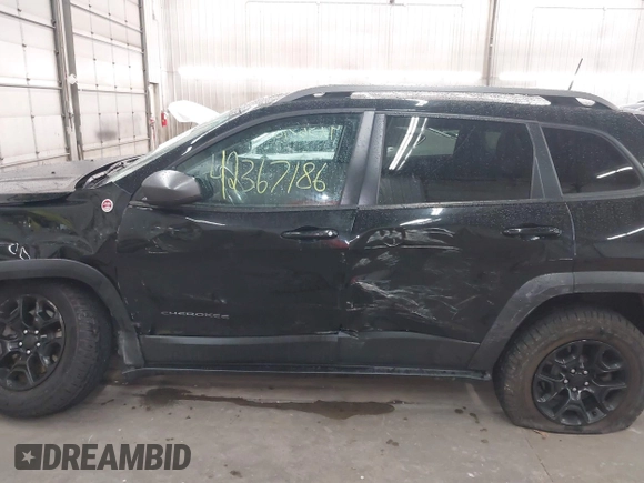 2019 Jeep Cherokee Trailhawk with VIN 1C4PJMBX9KD456748, listed as a IAAI auction lot 42367186 with 91,665 mi miles and . Bid and sale history available at DreamBid. Image 14.