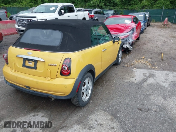 2008 MINI Convertible z VIN WMWRF33578TF67945, wystawiony jako IAAI lot #42315750 z przebiegiem 110 340 mil mil oraz . Historia ofert i sprzedaży dostępna na DreamBid. Obrazek 4.