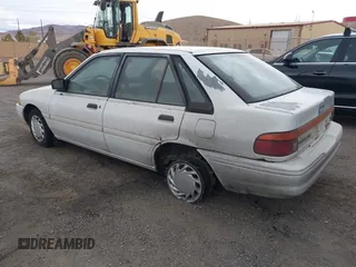 1993 Ford Escort z VIN 1FAPP14J0PW114239, wystawiony jako IAAI lot #41473100 z przebiegiem 98 559 mil mil oraz . Historia ofert i sprzedaży dostępna na DreamBid. Obrazek 3.