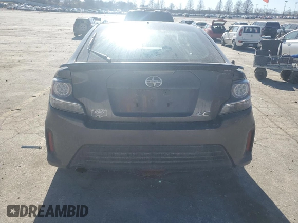 2016 Scion tC z VIN JTKJF5C73GJ020247, wystawiony jako Copart lot #47407695 z przebiegiem Nie podano mil oraz Szkoda całkowita • Salvage title. Historia ofert i sprzedaży dostępna na DreamBid. Obrazek 6.