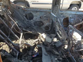 2020 Nissan Versa SR z VIN 3N1CN8FV6LL917034, wystawiony jako Copart lot #55652245 z przebiegiem Nie podano mil oraz Nie do naprawy • Non repairable. Historia ofert i sprzedaży dostępna na DreamBid. Obrazek 10.