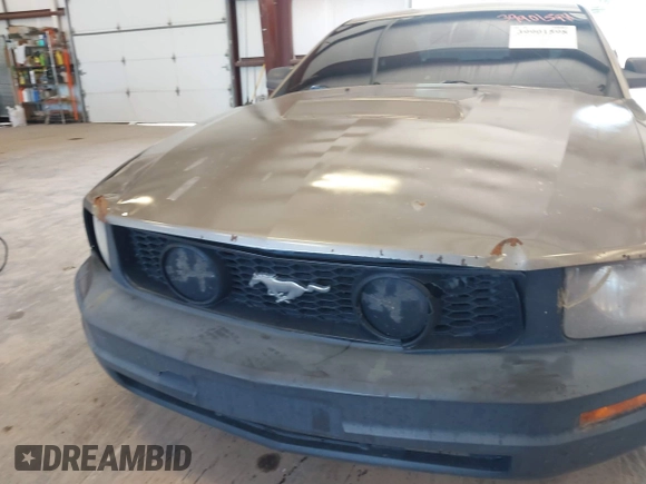 2009 Ford Mustang with VIN 1ZVHT80N995124334, listed as a IAAI auction lot 39901598 with 165,586 mi miles and . Bid and sale history available at carsss.com. Image 6.