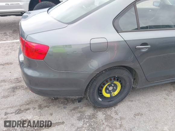 2014 Volkswagen Jetta SE z VIN 3VWD17AJ3EM225383, wystawiony jako IAAI lot #42172006 z przebiegiem 129 198 mil mil oraz . Historia ofert i sprzedaży dostępna na DreamBid. Obrazek 6.