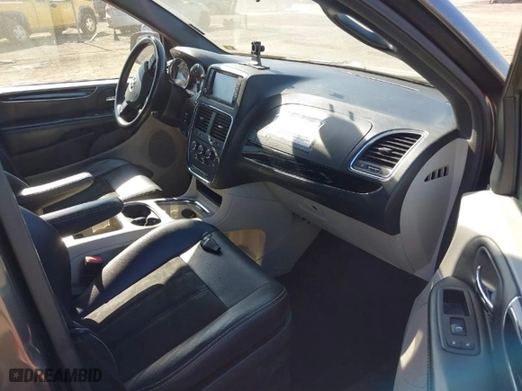 2019 Dodge Grand Caravan SXT with VIN 2C4RDGCG2KR656139, listed as a IAAI auction lot 40643548 with 126,674 mi miles. Bid and sale history available at carsss.com. Image 5.