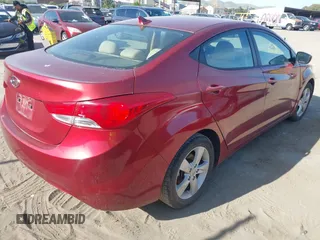 2013 Hyundai Elantra GLS z VIN 5NPDH4AE3DH363610, wystawiony jako IAAI lot #42100303 z przebiegiem 156 511 mil mil oraz . Historia ofert i sprzedaży dostępna na DreamBid. Obrazek 4.