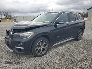 2018 BMW X1 xDrive28i z VIN WBXHT3C38J5K28367, wystawiony jako Copart lot #49449945 z przebiegiem 78 759 mil mil oraz Czysty tytuł • Clean title. Historia ofert i sprzedaży dostępna na DreamBid. Obrazek 1.