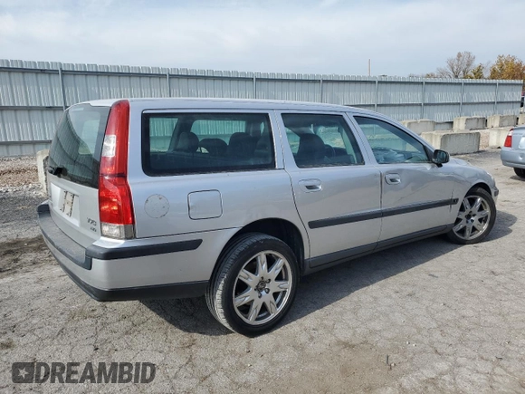 2002 Volvo V70 with VIN YV1SJ58D921202885, listed as a Copart auction lot 77737734 with 113,374 mi miles and Salvage Title. Bid and sale history available at carsss.com. Image 3.