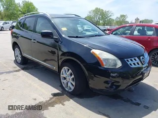 2011 Nissan Rogue SV z VIN JN8AS5MV1BW683011, wystawiony jako IAAI lot #42092544 z przebiegiem 83 054 mil mil oraz . Historia ofert i sprzedaży dostępna na DreamBid. Obrazek 1.