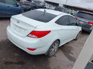 2013 Hyundai Accent GLS z VIN KMHCU4AE8DU275645, wystawiony jako IAAI lot #42139737 z przebiegiem 85 031 mil mil oraz . Historia ofert i sprzedaży dostępna na DreamBid. Obrazek 4.
