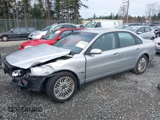 2004 Volvo S80 with VIN YV1TS91Z741370574, listed as a IAAI auction lot 41765504 with 201,008 mi miles. Bid and sale history available at carsss.com. Image 2.