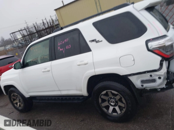 2024 Toyota 4Runner TRD Off Road z VIN JTERU5JR5R6267713, wystawiony jako IAAI lot #41096138 z przebiegiem 2 925 mil mil oraz . Historia ofert i sprzedaży dostępna na DreamBid. Obrazek 14.