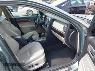 2009 Lincoln MKZ z VIN 3LNHM26T89R620852, wystawiony jako IAAI lot #42357487 z przebiegiem 205 388 mil mil oraz . Historia ofert i sprzedaży dostępna na DreamBid. Obrazek 5.