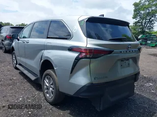 2022 Toyota Sienna LE z VIN 5TDKRKEC9NS118226, wystawiony jako IAAI lot #42535412 z przebiegiem 74 084 mil mil oraz . Historia ofert i sprzedaży dostępna na DreamBid. Obrazek 3.