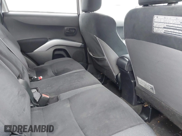 2007 Mitsubishi Outlander LS z VIN JA4MT31X67U011541, wystawiony jako IAAI lot #42265073 z przebiegiem 92 230 mil mil oraz . Historia ofert i sprzedaży dostępna na DreamBid. Obrazek 8.
