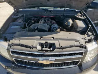 2008 Chevrolet Tahoe 2LT z VIN 1GNFC13028R252785, wystawiony jako Copart lot #56244945 z przebiegiem 283 328 mil mil oraz Czysty tytuł • Clean title. Historia ofert i sprzedaży dostępna na DreamBid. Obrazek 12.
