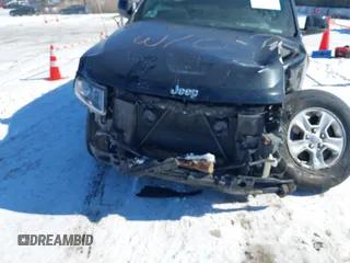 2016 Jeep Grand Cherokee Laredo z VIN 1C4RJFAG0GC425732, wystawiony jako IAAI lot #41641806 z przebiegiem 174 871 mil mil oraz . Historia ofert i sprzedaży dostępna na DreamBid. Obrazek 18.