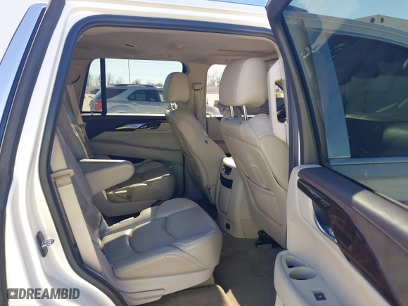 2015 Cadillac Escalade Luxury with VIN 1GYS3BKJ7FR303390, listed as a IAAI auction lot 41428556 with 152,978 mi miles. Bid and sale history available at carsss.com. Image 8.