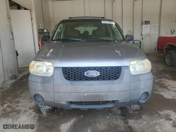 2007 Ford Escape XLS with VIN 1FMCU02Z47KA50729, listed as a Copart auction lot 62275934 with 304,945 mi miles and Salvage Title. Bid and sale history available at carsss.com. Image 5.