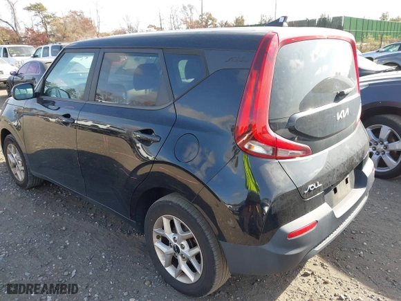 2022 Kia Soul LX with VIN KNDJ23AU0N7163473, listed as a IAAI auction lot 40776662 with 56,477 mi miles. Bid and sale history available at carsss.com. Image 3.