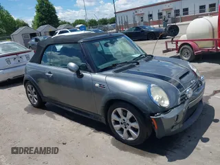2005 MINI Convertible S z VIN WMWRH33495TF82332, wystawiony jako IAAI lot #42248941 z przebiegiem 134 862 mil mil oraz . Historia ofert i sprzedaży dostępna na DreamBid. Obrazek 13.