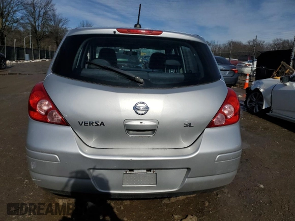 2007 Nissan Versa SL z VIN 3N1BC13E17L414305, wystawiony jako Copart lot #45171315 z przebiegiem 150 291 mil mil oraz Szkoda całkowita • Salvage title. Historia ofert i sprzedaży dostępna na DreamBid. Obrazek 6.