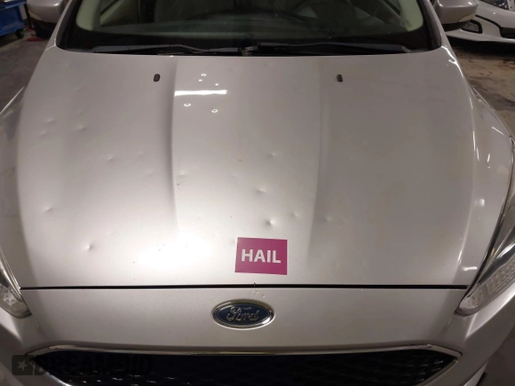 2017 Ford Focus SE z VIN 1FADP3F20HL245291, wystawiony jako IAAI lot #42194880 z przebiegiem 93 764 mil mil oraz . Historia ofert i sprzedaży dostępna na DreamBid. Obrazek 6.