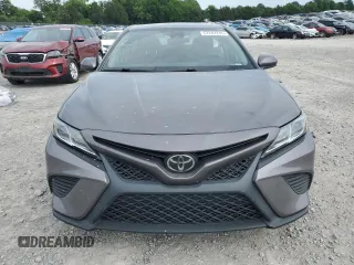 2020 Toyota Camry SE z VIN 4T1G11AK8LU927869, wystawiony jako Copart lot #57242235 z przebiegiem 85 487 mil mil oraz Szkoda całkowita • Salvage title. Historia ofert i sprzedaży dostępna na DreamBid. Obrazek 5.