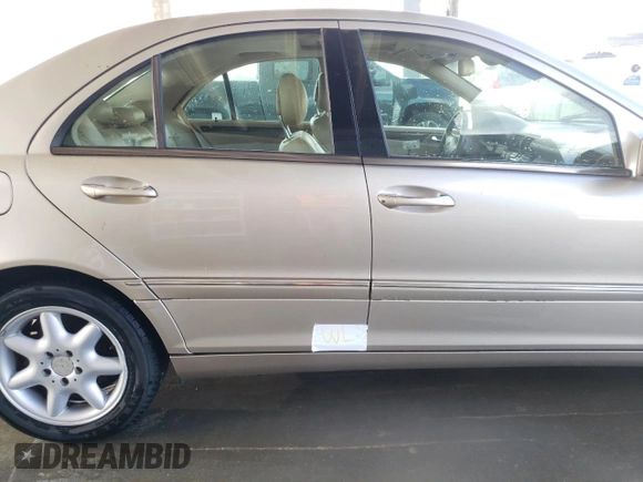 2003 Mercedes-Benz C 240 z VIN WDBRF81J53F428061, wystawiony jako Copart lot #76606014 z przebiegiem Nie podano mil oraz Nie do naprawy • Non repairable. Historia ofert i sprzedaży dostępna na DreamBid. Obrazek 12.