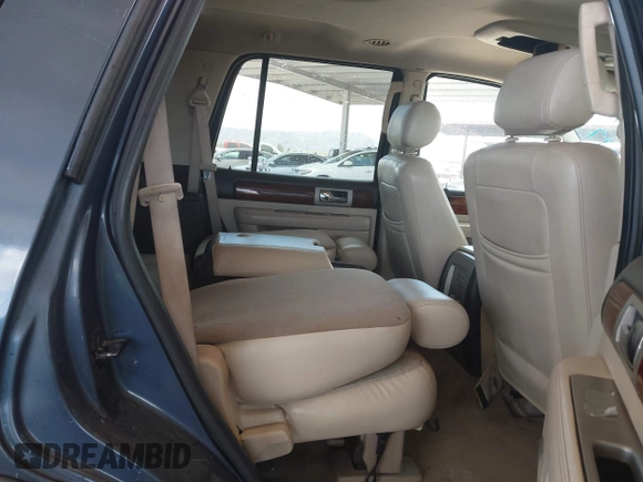 2003 Lincoln Navigator Luxury z VIN 5LMFU28R63LJ29742, wystawiony jako IAAI lot #42043327 z przebiegiem 183 542 mil mil oraz . Historia ofert i sprzedaży dostępna na DreamBid. Obrazek 8.
