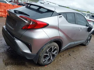 2018 Toyota C-HR XLE z VIN NMTKHMBX8JR034946, wystawiony jako IAAI lot #41947667 z przebiegiem 84 196 mil mil oraz . Historia ofert i sprzedaży dostępna na DreamBid. Obrazek 4.
