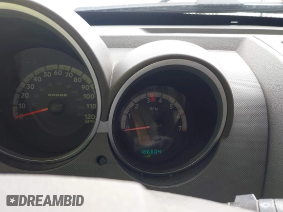 2007 Dodge Nitro SLT z VIN 1D8GU58K97W700047, wystawiony jako IAAI lot #41805822 z przebiegiem 186 604 mil mil oraz . Historia ofert i sprzedaży dostępna na DreamBid. Obrazek 14.