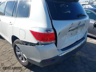 2013 Toyota Highlander with VIN 5TDZK3EH4DS110912, listed as a IAAI auction lot 41369190 with 183,753 mi miles. Bid and sale history available at carsss.com. Image 6.