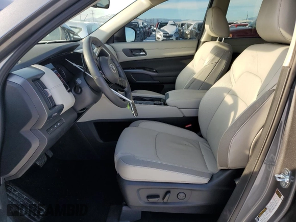 2024 Nissan Pathfinder SL z VIN 5N1DR3CC3RC290403, wystawiony jako Copart lot #88288775 z przebiegiem 5 092 mil mil oraz Szkoda całkowita • Salvage title. Historia ofert i sprzedaży dostępna na DreamBid. Obrazek 7.
